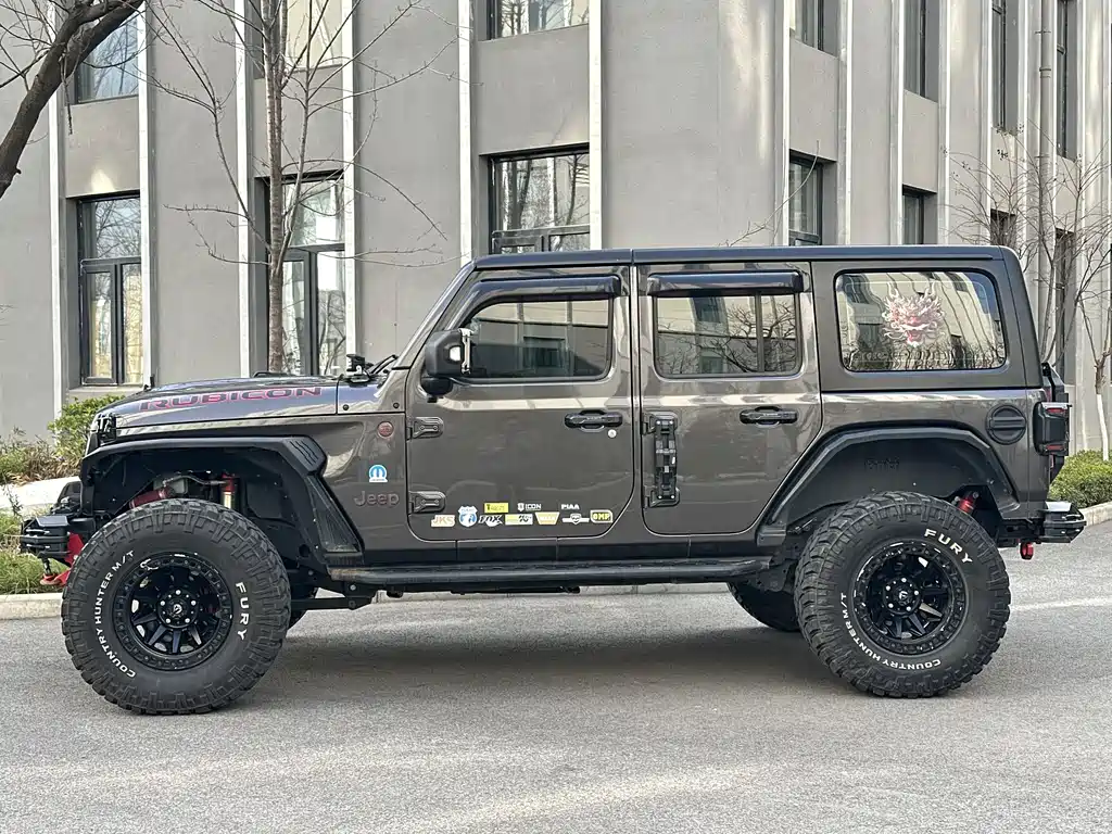 Jeep Wrangler 2022 — фото 28