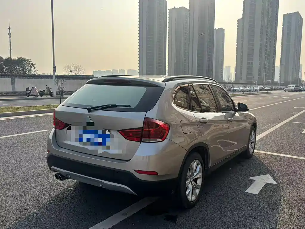 BMW X1 2015 — фото 8