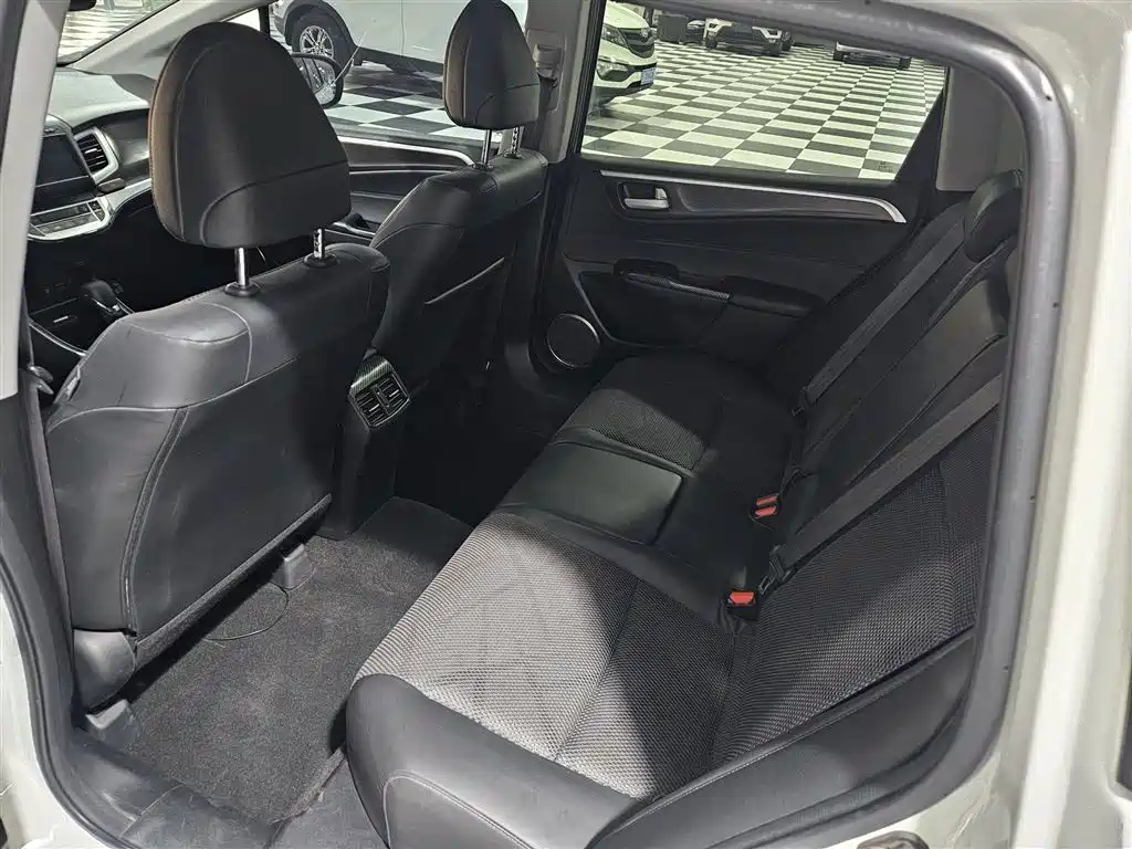Honda Jade 2015 — фото 11