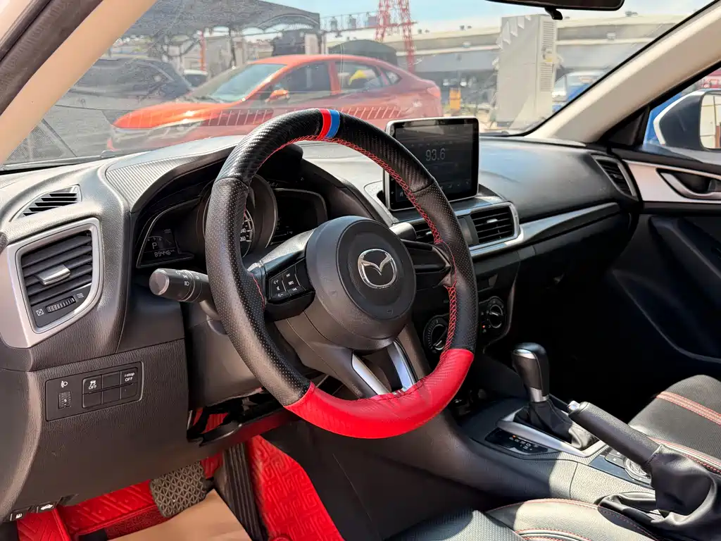 Mazda 3 Axela 2019 — фото 10