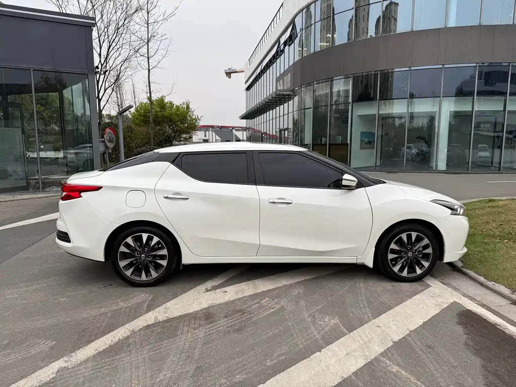 Nissan Bluebird 2018 — фото 12