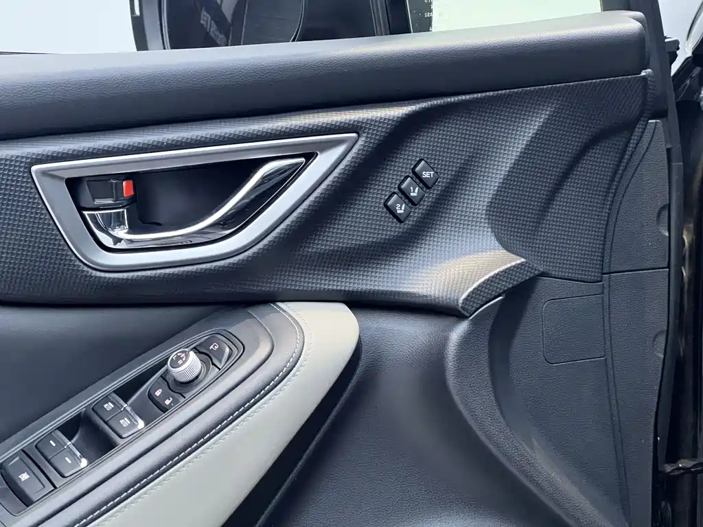 Subaru Forester 2022 — фото 12