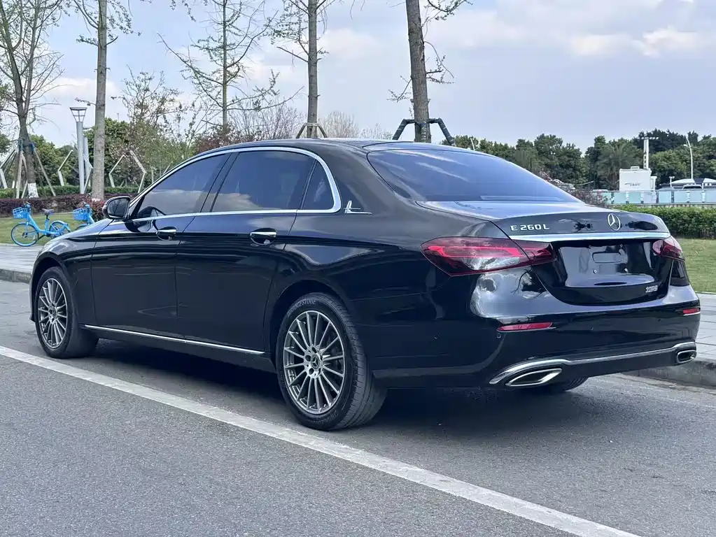 Mercedes-Benz E-Class 2022 — фото 6