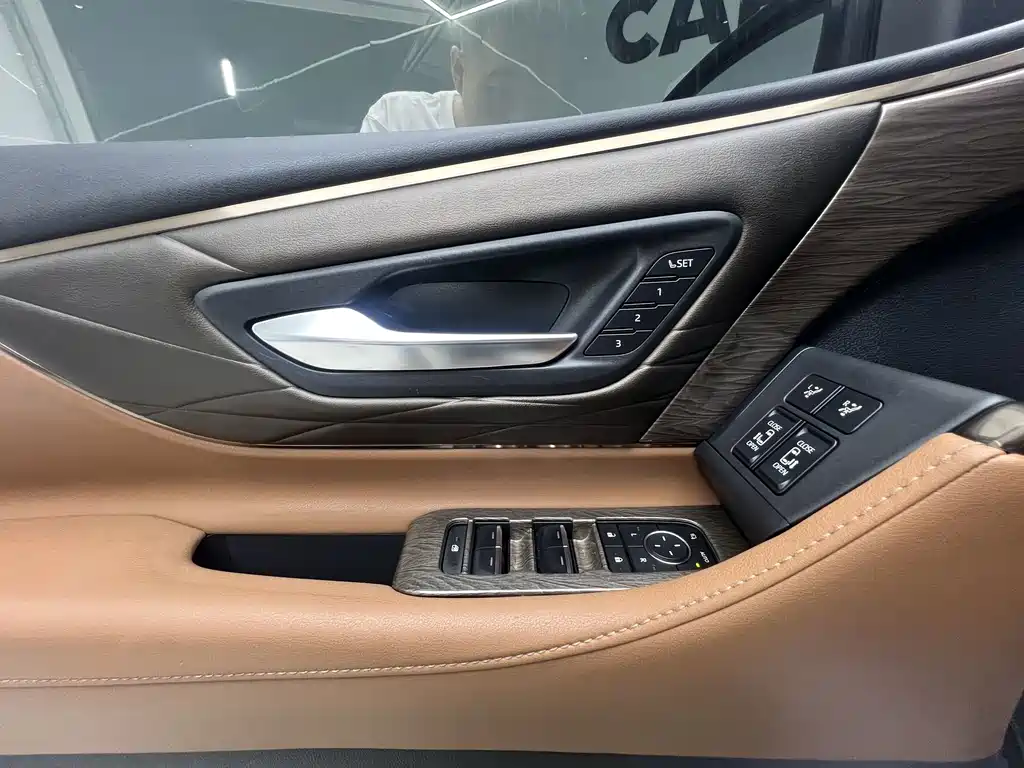 Toyota Alphard 2023 — фото 9