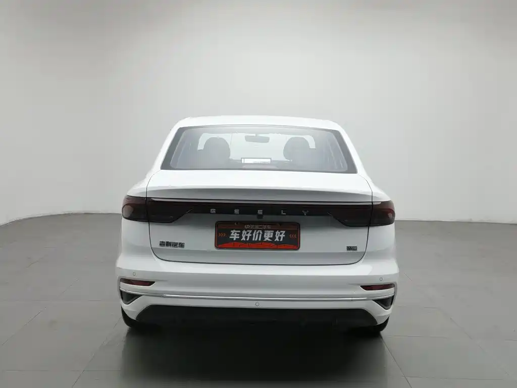 Geely Emgrand 2024