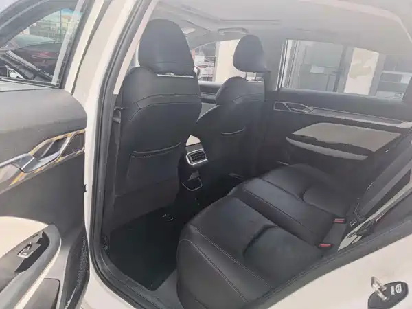 Geely Emgrand L 2022
