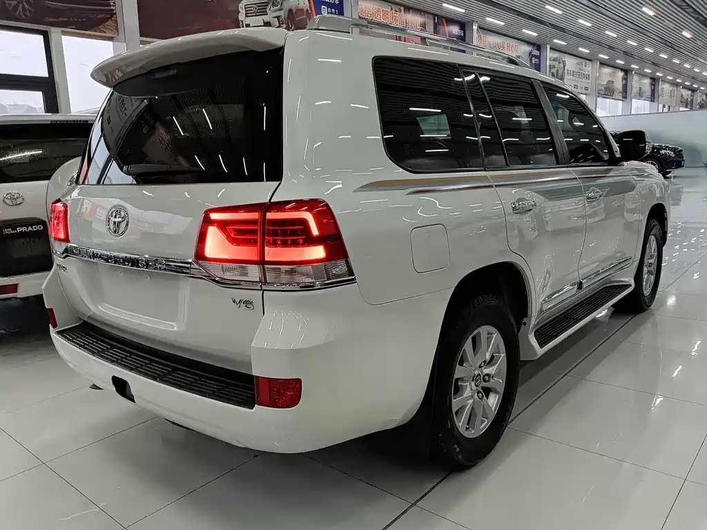 Toyota Land Cruiser 2017 — фото 4