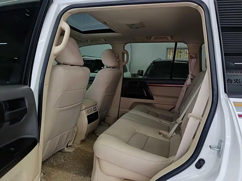 Toyota Land Cruiser 2017 — фото 14