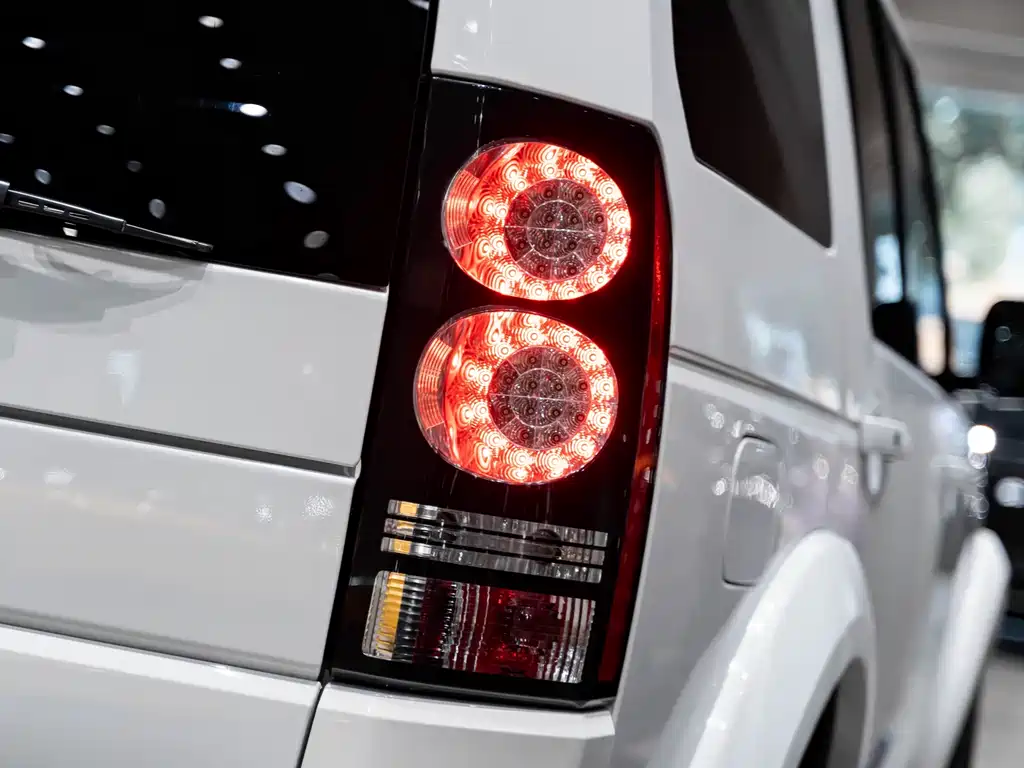 Land Rover Discovery 2016 — фото 8