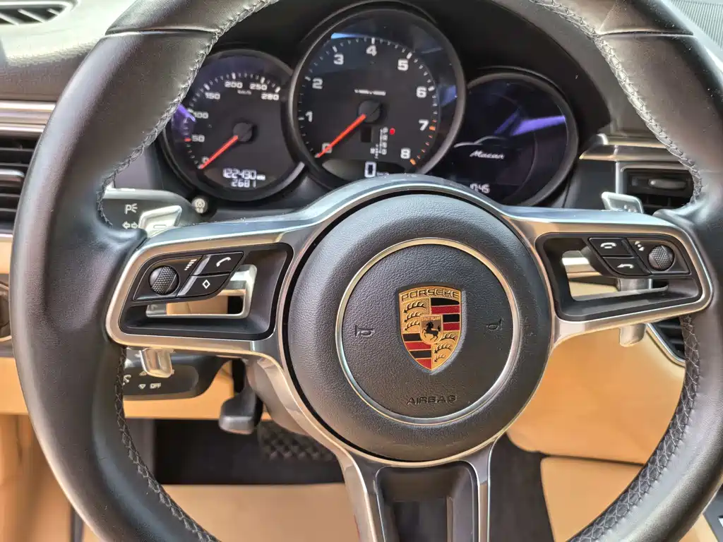 Porsche Macan 2018 — фото 10
