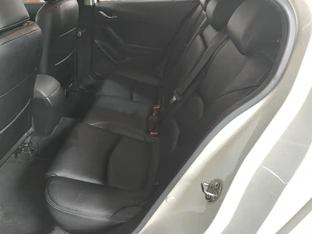 Mazda 3 Axela 2016 — фото 17