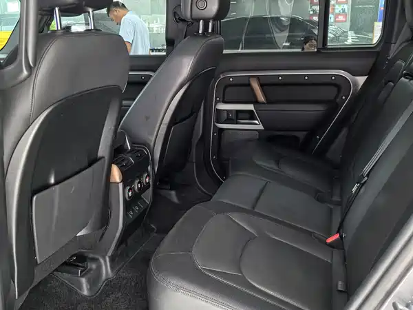 Land Rover Defender 2022