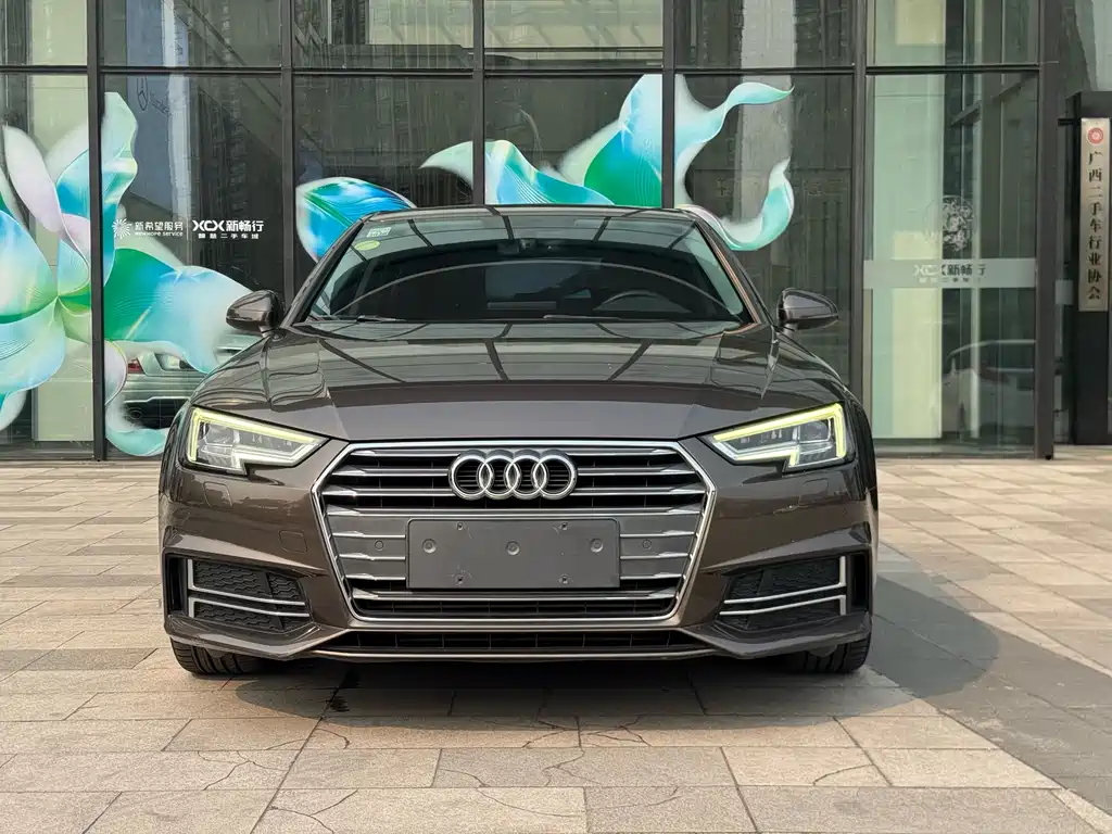 Audi A4L 2018 — фото 2