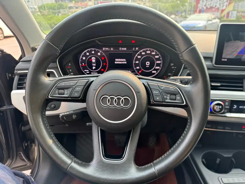 Audi A4L 2018 — фото 12