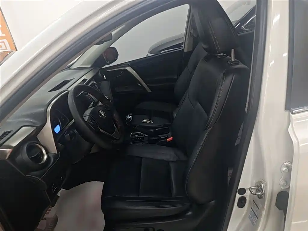 Toyota RAV4 2016 — фото 15