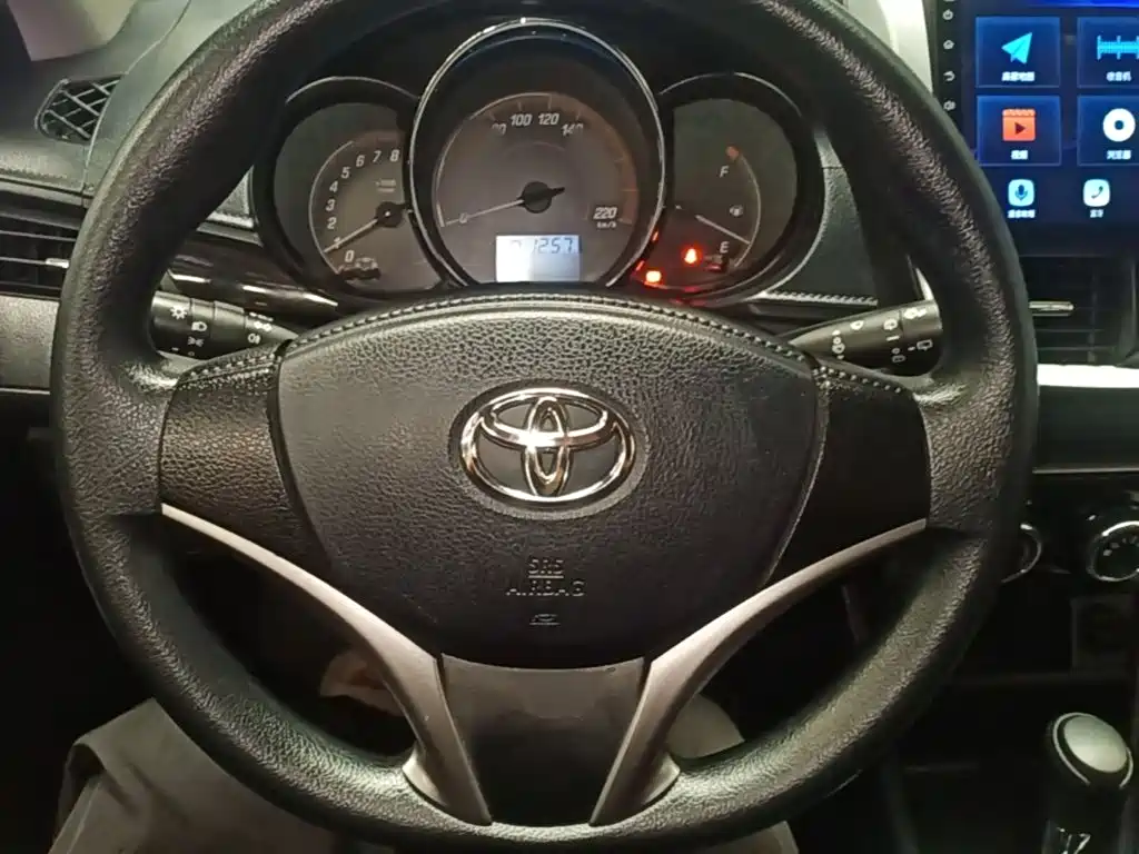 Toyota Yaris L 2020 — фото 11