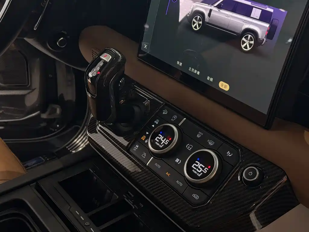 Land Rover Defender 2022 — фото 16