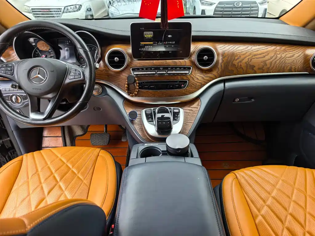 Mercedes-Benz V-Class 2019 — фото 12