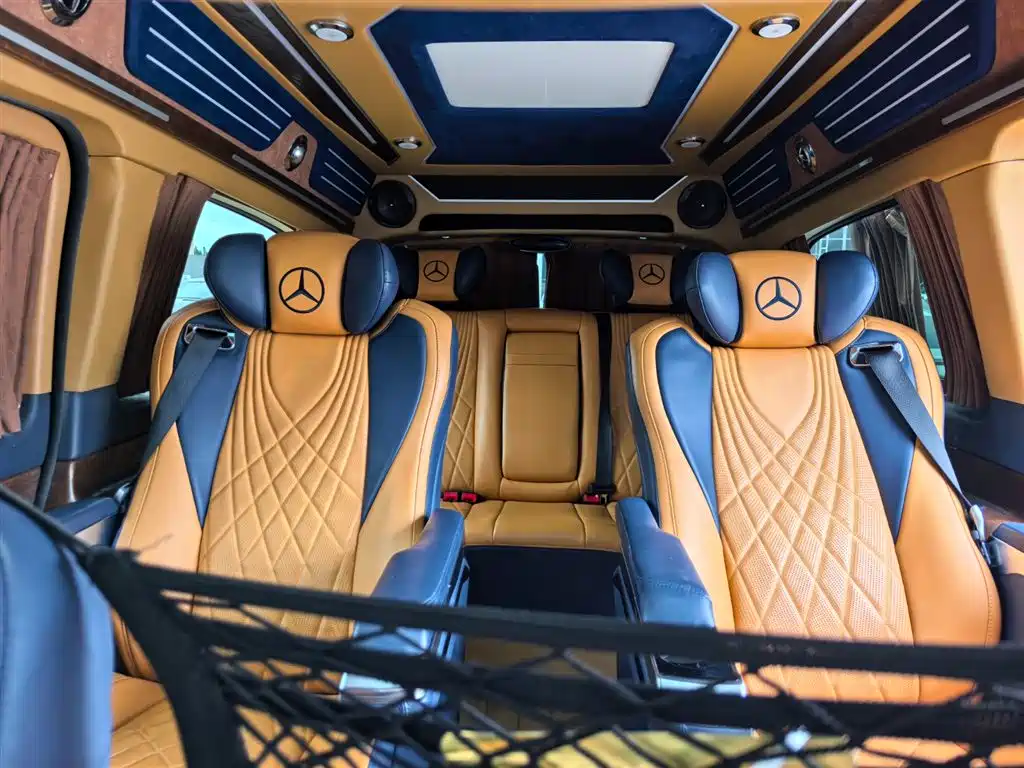 Mercedes-Benz V-Class 2019 — фото 14