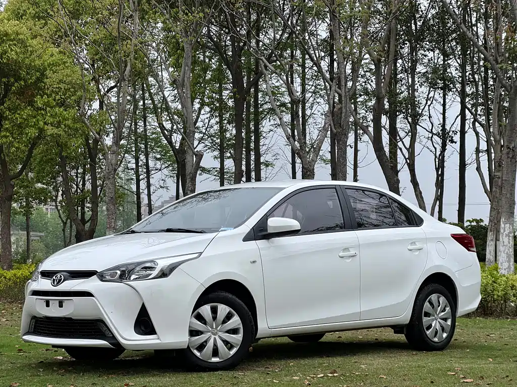 Toyota Yaris L 2019 — фото 10