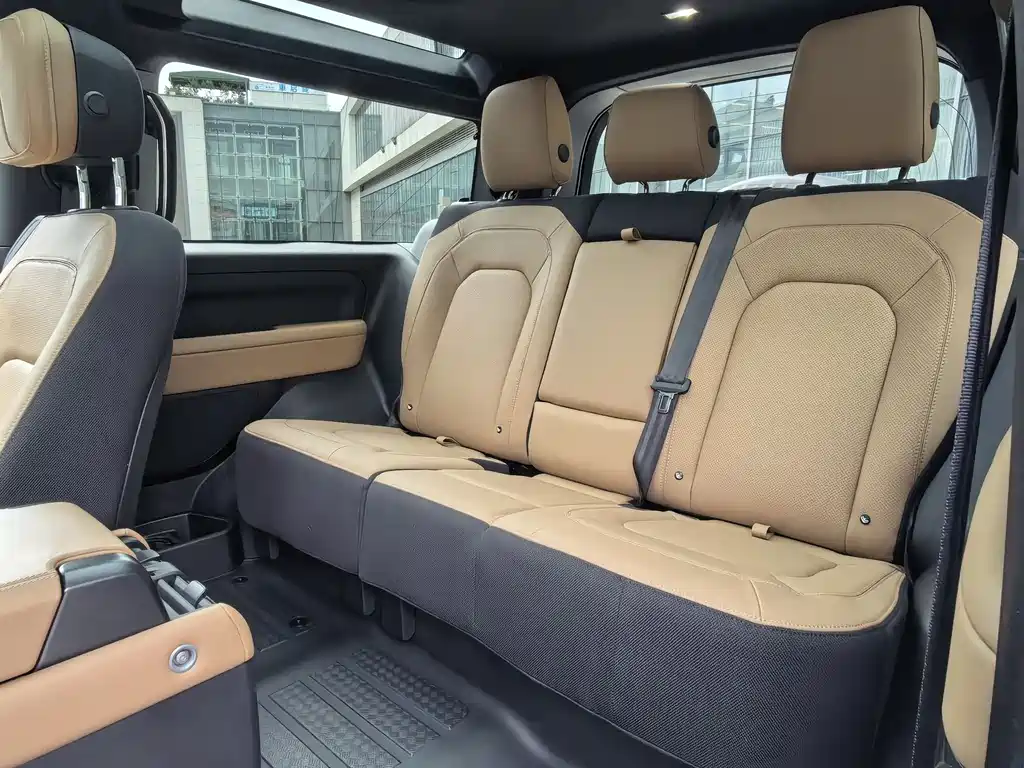 Land Rover Defender 2025 — фото 10