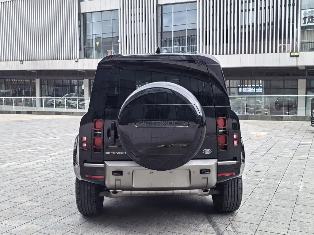 Land Rover Defender 2025 — фото 17