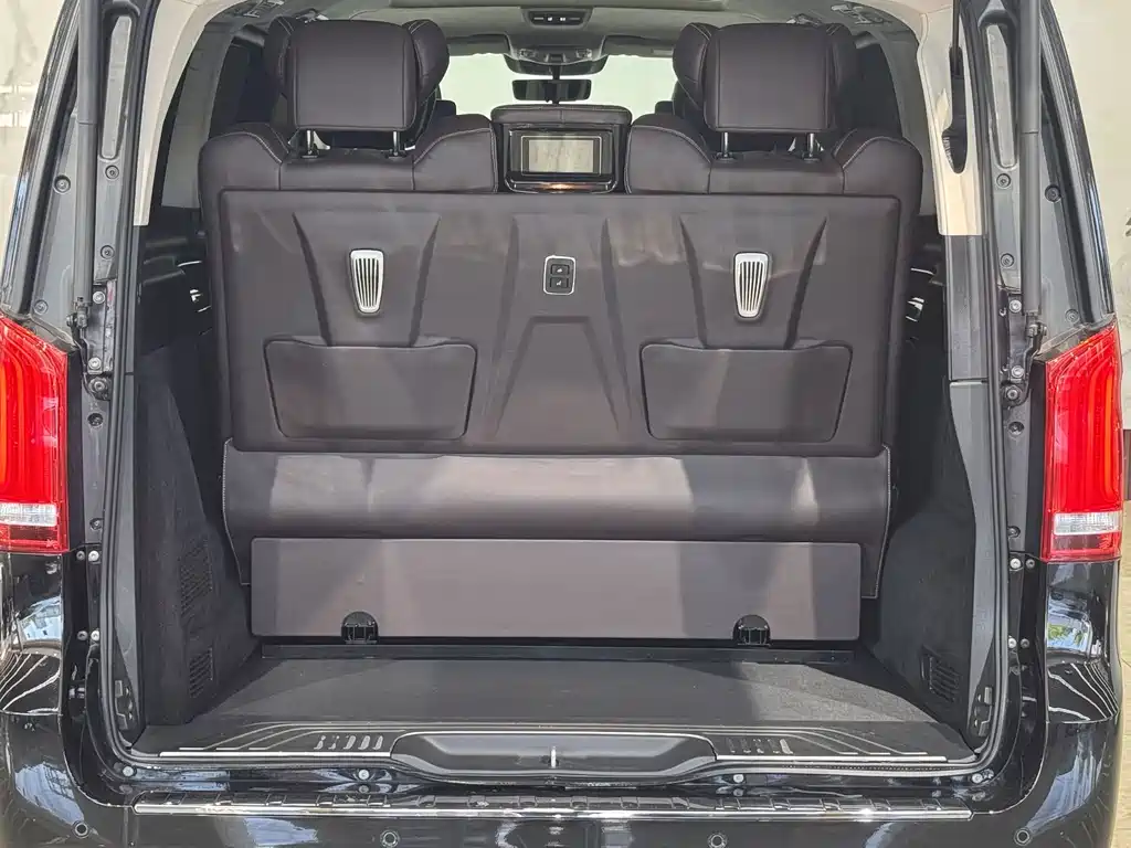 Mercedes-Benz V-Class 2023 — фото 21