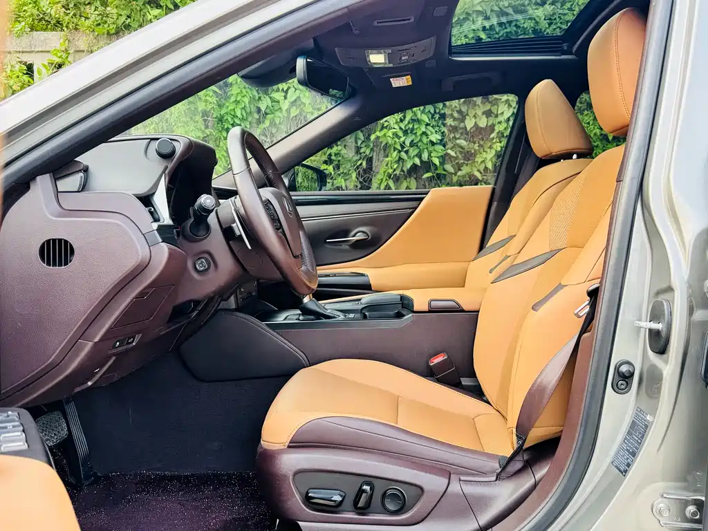 Lexus ES 2020 — фото 10