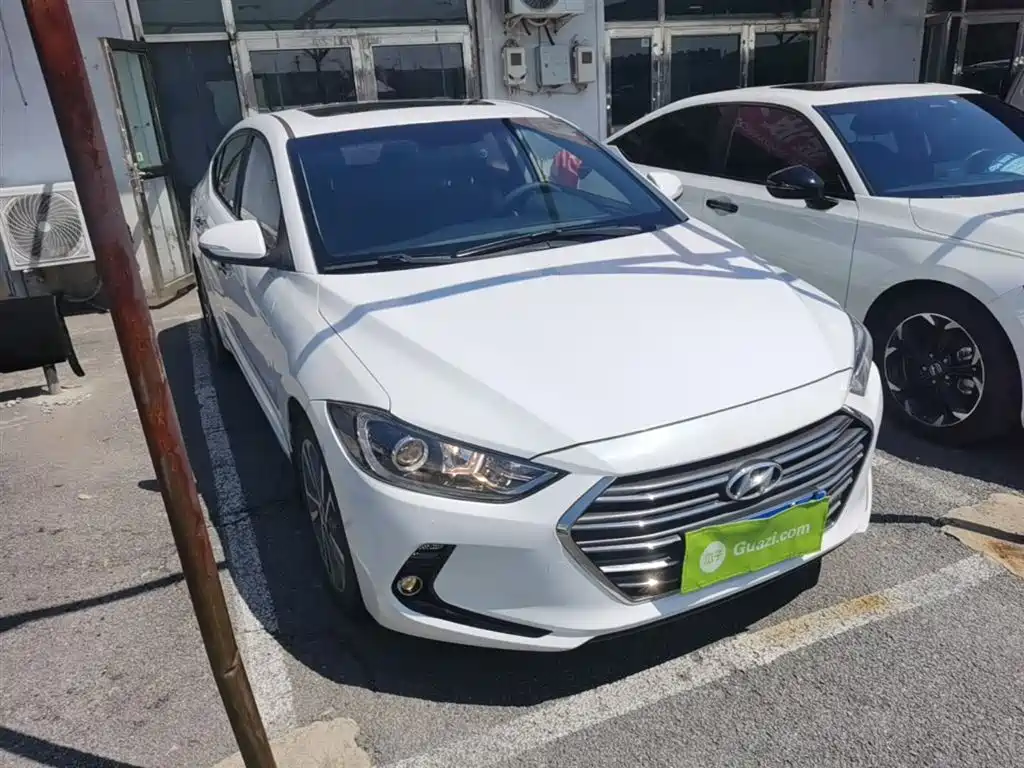 Hyundai Elantra 2018 — фото 4