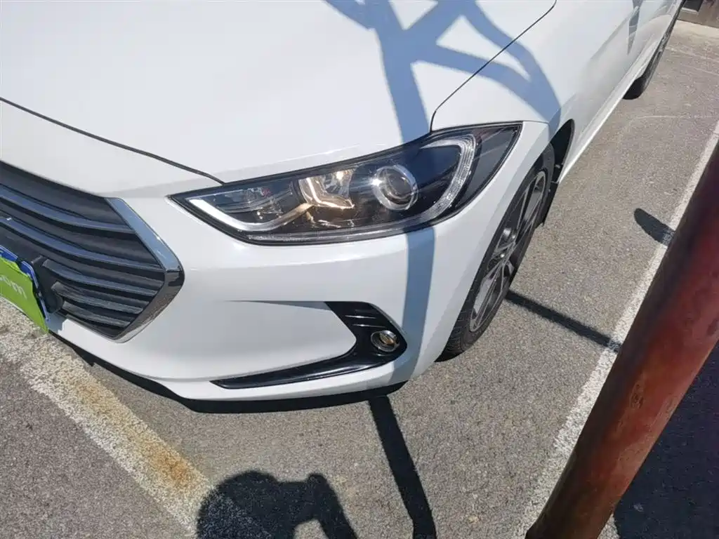Hyundai Elantra 2018 — фото 24