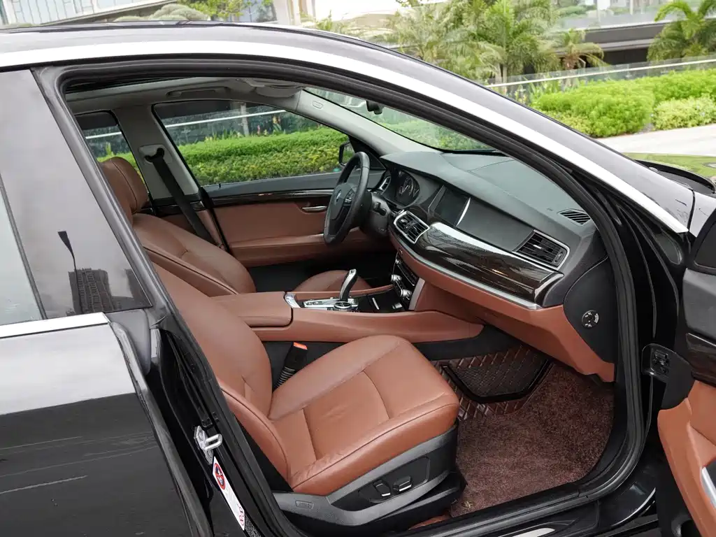 BMW 5 Series GT 2013 — фото 14