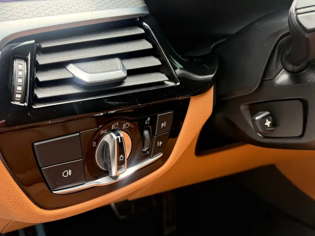 BMW 5 Series 2020 — фото 11