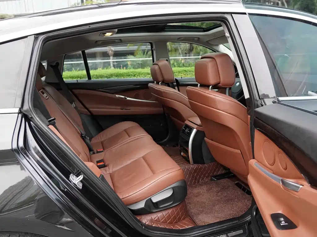 BMW 5 Series GT 2013 — фото 15