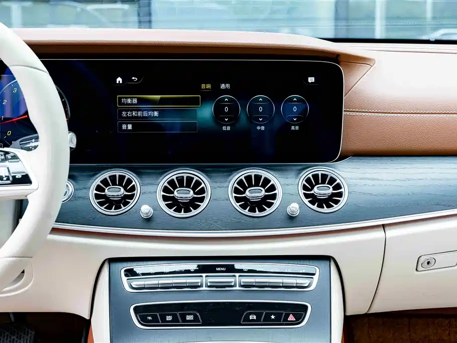 Mercedes-Benz E-Class 2023 — фото 15