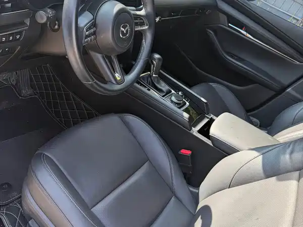 Mazda 3 Axela 2022