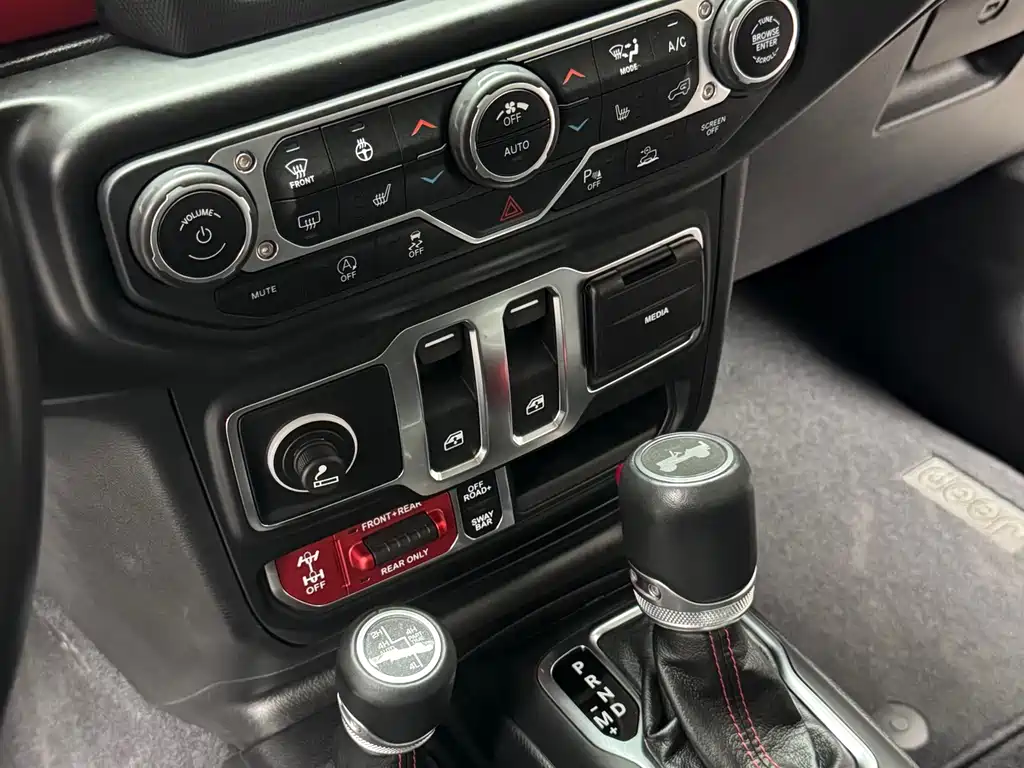 Jeep Wrangler 2021 — фото 15