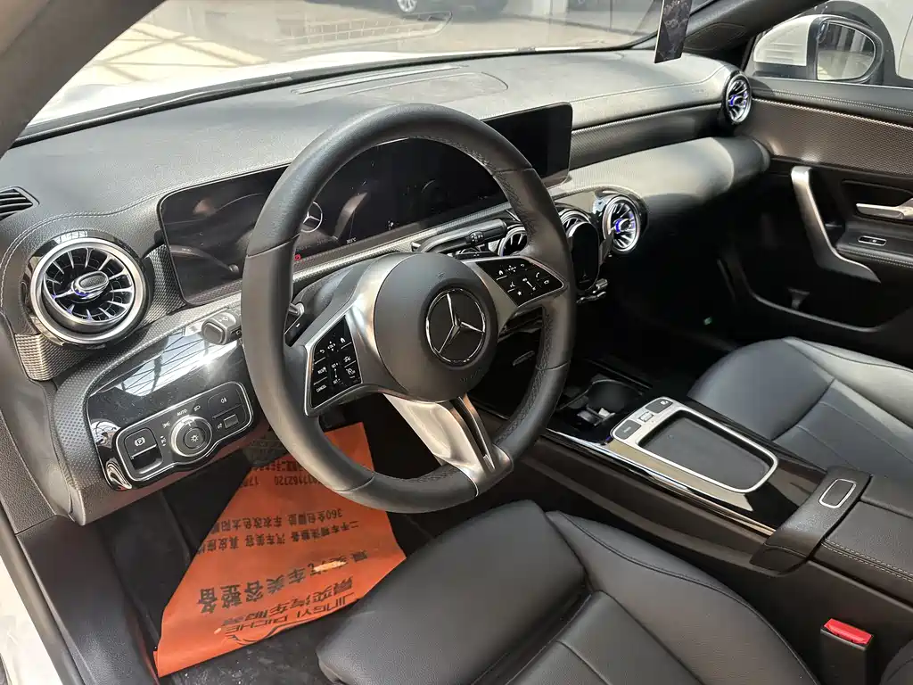 Mercedes-Benz A-Class 2024 — фото 10
