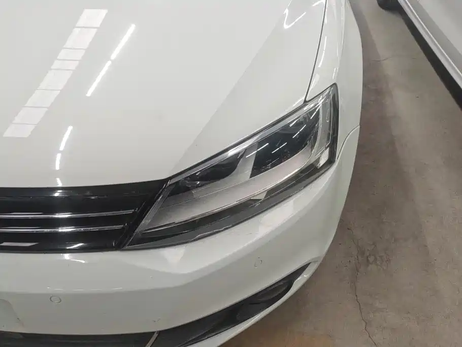 Volkswagen Sagitar 2013