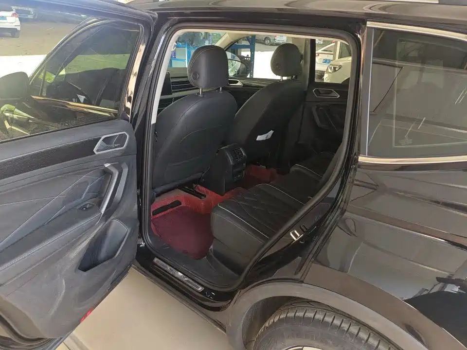 Volkswagen Tiguan L 2023 — фото 8