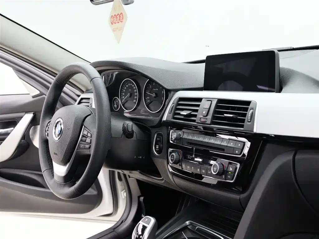 BMW 3 Series 2016 — фото 10