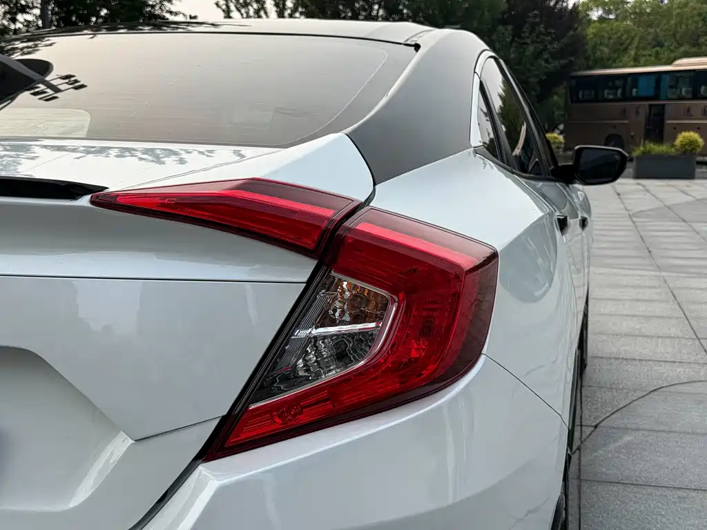 Honda Civic 2020 — фото 16