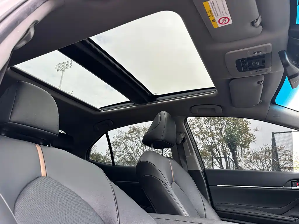 Toyota Camry 2023 — фото 13