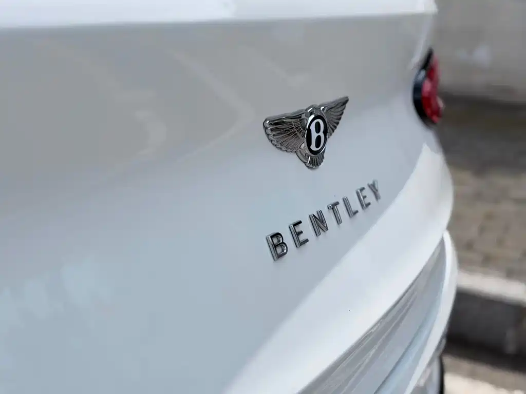 Bentley Bentayga 2022 — фото 12