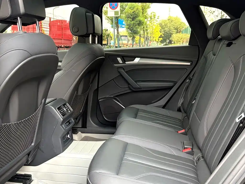 Audi Q5L 2023 — фото 10