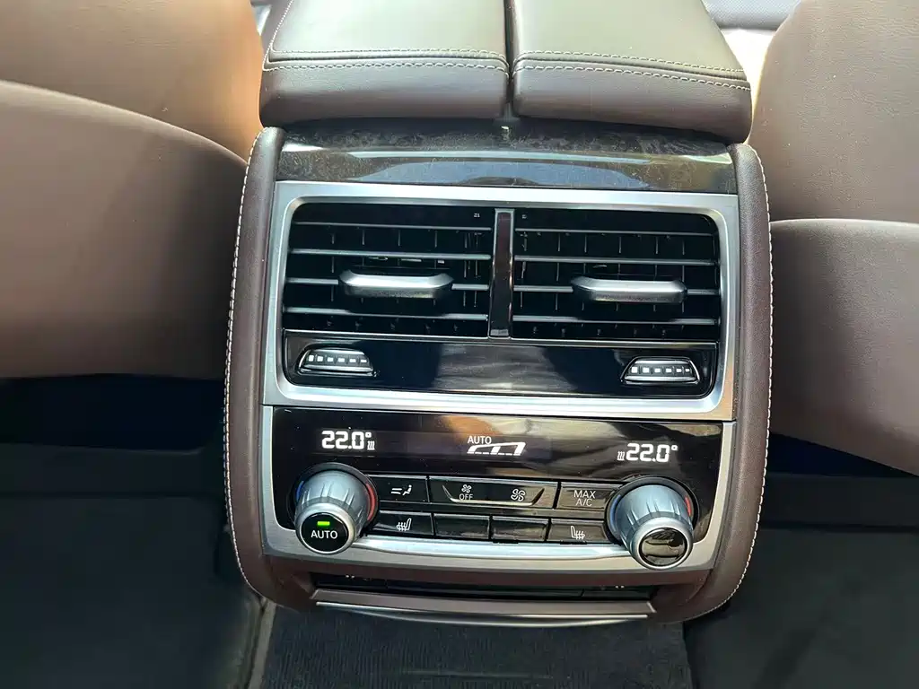 BMW 7 Series 2016 — фото 10