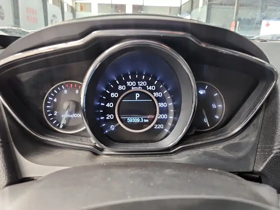 Ford Escort 2020 — фото 14