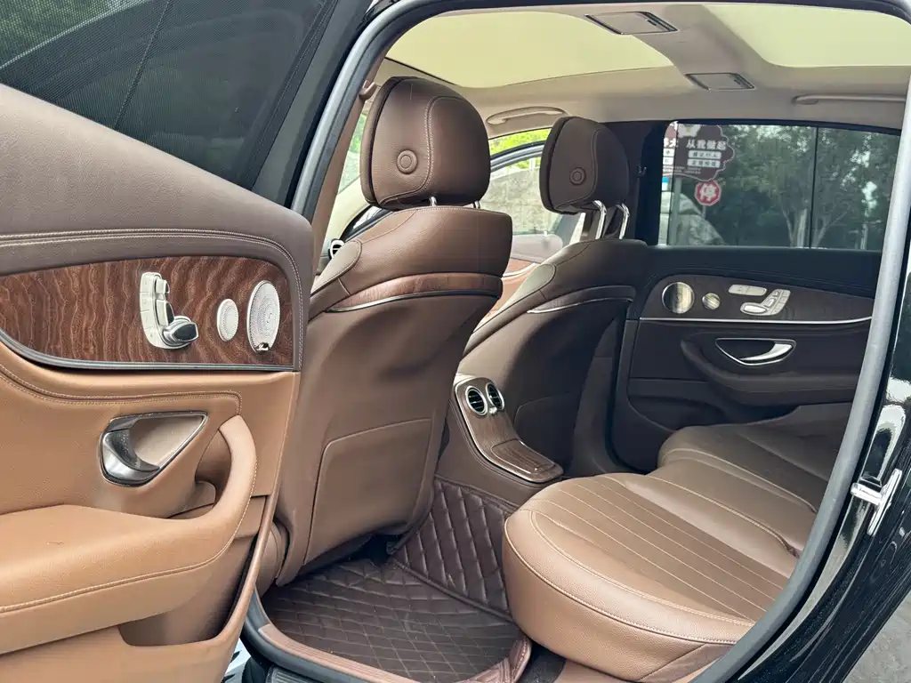 Mercedes-Benz E-Class 2022 — фото 10