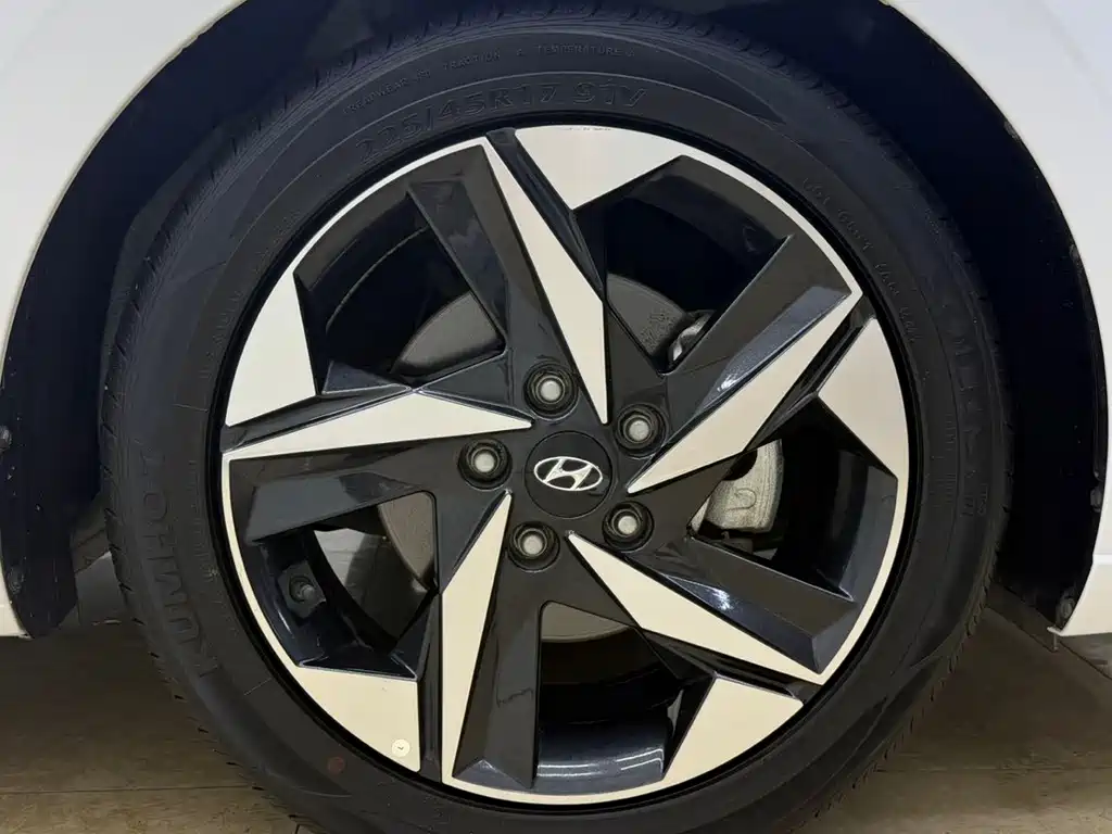 Hyundai Elantra 2023 — фото 25