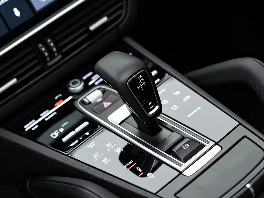 Porsche Cayenne 2020 — фото 16