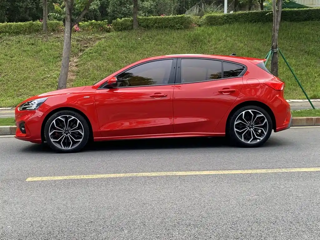 Ford Focus 2020 — фото 15